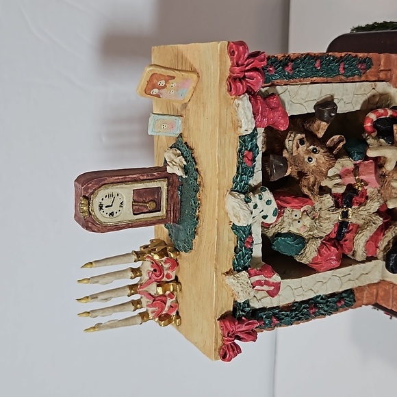 House of Lloyd Christmas Around the World VTG Crash Landing Musical Red Green - Picture 3 of 10